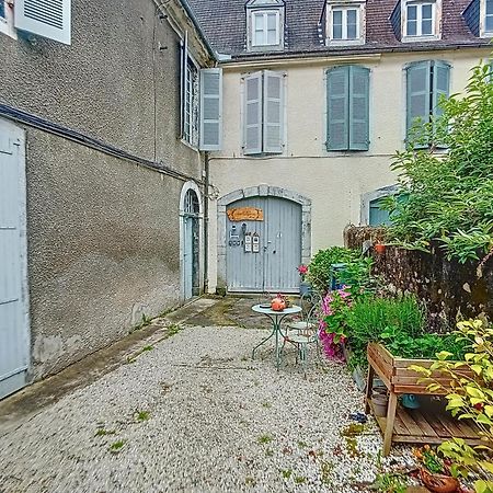Готель Les Glycines Oloron Екстер'єр фото